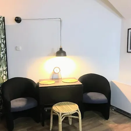 Fun Tiki Vibe Apartment / Charles Bridge / Netflix Prague Exterior photo