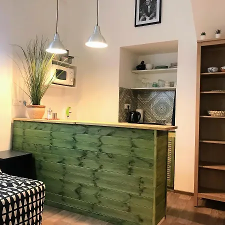 Fun Tiki Vibe Apartment / Charles Bridge / Netflix Prague Exterior photo