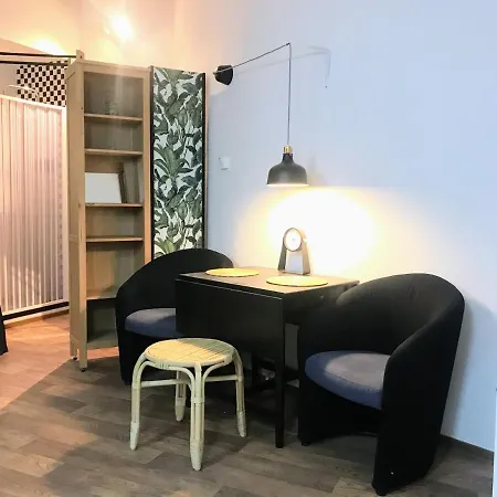 Fun Tiki Vibe Apartment / Charles Bridge / Netflix Prague Exterior photo