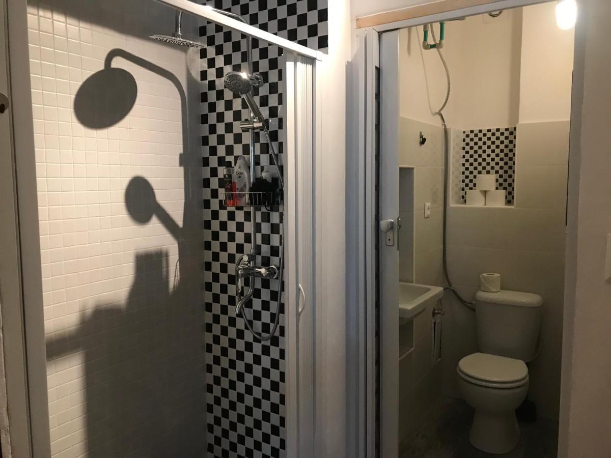 Fun Tiki Vibe / Charles Bridge / Netflix Прага