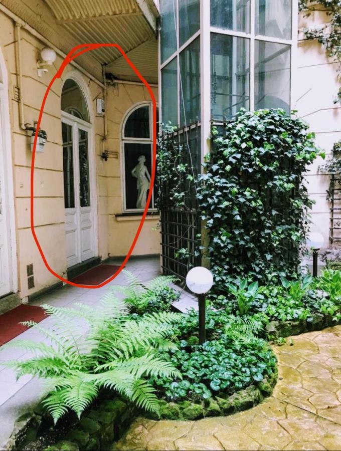 Fun Tiki Vibe / Charles Bridge / Netflix Apartament Praga