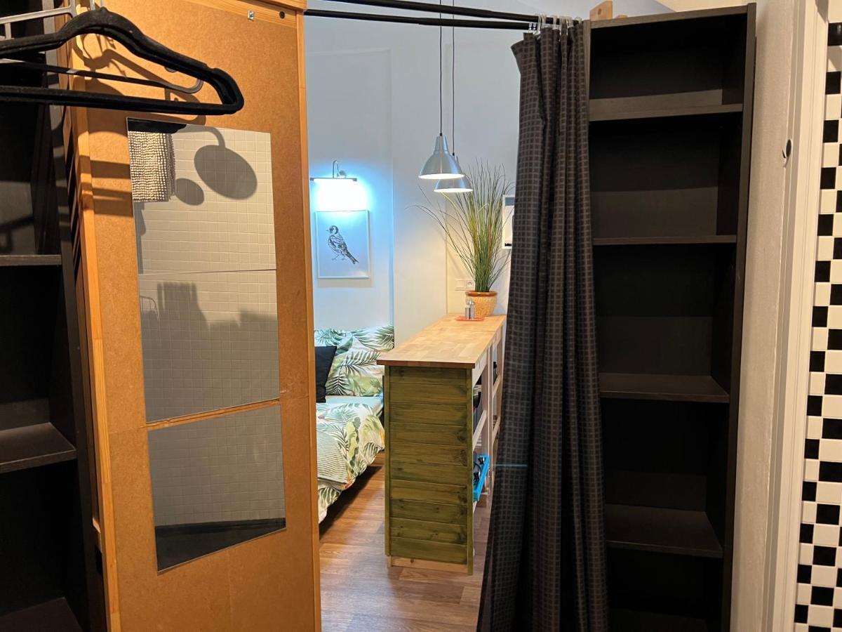 Fun Tiki Vibe / Charles Bridge / Netflix Апартаменты
