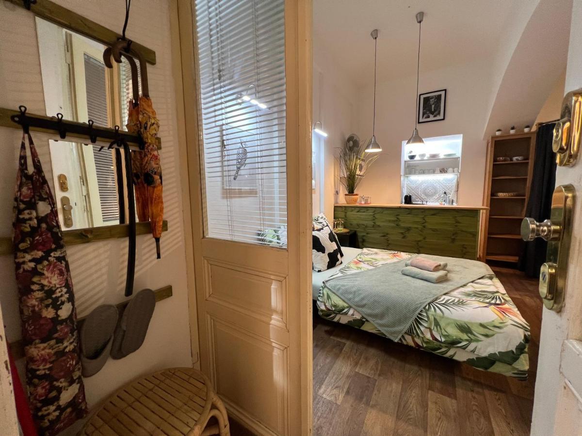 Fun Tiki Vibe / Charles Bridge / Netflix * Praga